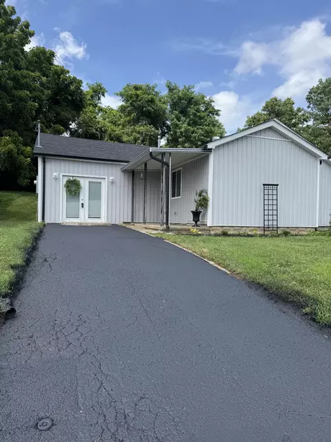 491 Spring St, Mount Sterling, KY 40353 photo 2