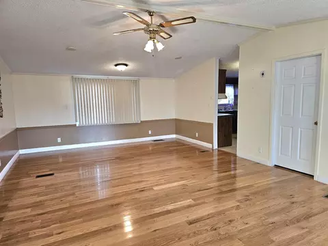 Living - 600 Frankfort School Rd, Corbin, KY 40701 photo 1 of 6