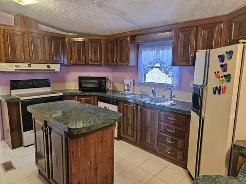Kitchen - 600 Frankfort School Rd, Corbin, KY 40701 photo 1 of 3
