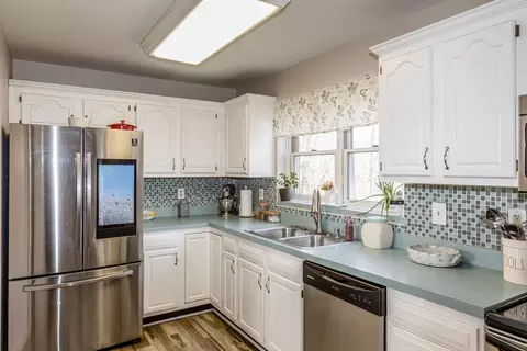 Kitchen - 125 Harborside Ct, Georgetown, KY 40324 photo 2 of 5