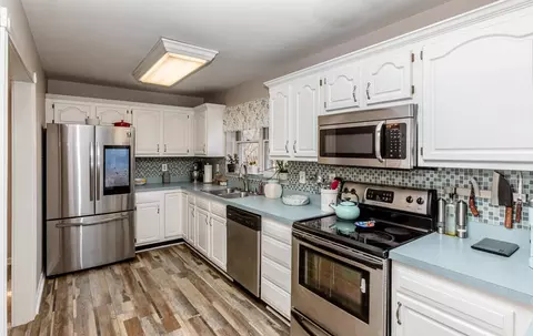 Kitchen - 125 Harborside Ct, Georgetown, KY 40324 photo 3 of 5