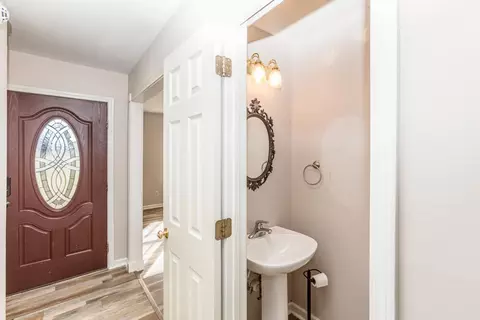Entry Way - 125 Harborside Ct, Georgetown, KY 40324 photo 4 of 5