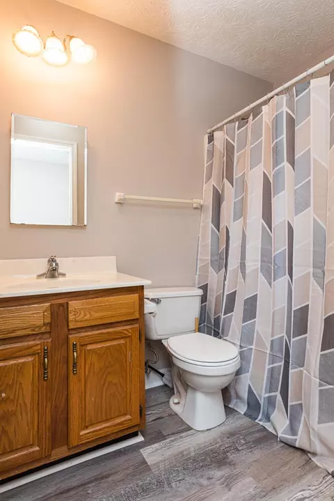 Bath - 125 Harborside Ct, Georgetown, KY 40324 photo 2 of 3