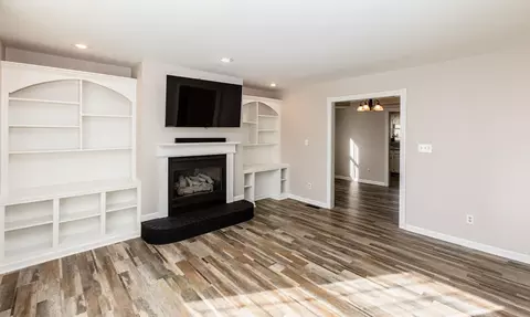 Living - 125 Harborside Ct, Georgetown, KY 40324 photo 3 of 9