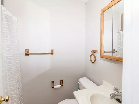 Bath - 125 Harborside Ct, Georgetown, KY 40324 photo 3 of 3