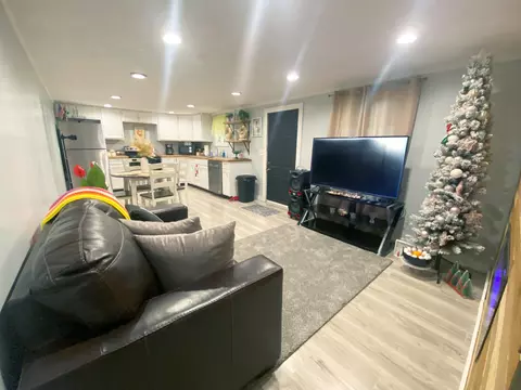 Living - 211 W Hinkle St, Corbin, KY 40701 photo 3 of 3