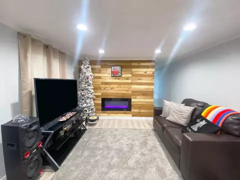 Living - 211 W Hinkle St, Corbin, KY 40701 photo 1 of 3