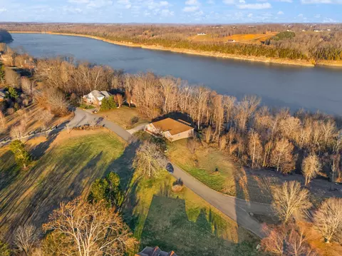 466 Colson Cove Dr, Bronston, KY 42518