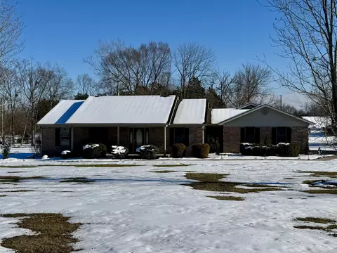 168 Woods Point Dr, Berea, KY 40403