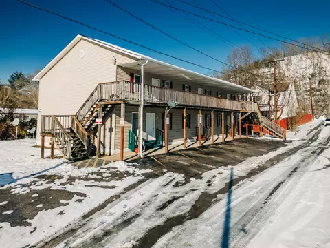 100 Mcclure St, West Van Lear, KY 41268 photo 3