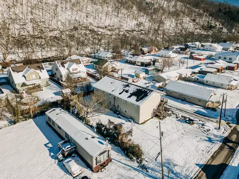 100 Mcclure St, West Van Lear, KY 41268 photo 4