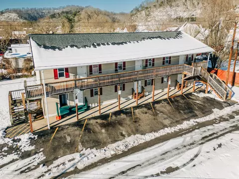 100 Mcclure St, West Van Lear, KY 41268