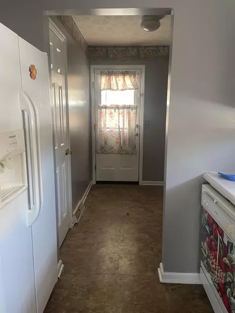 Entry Way - 1012 E Irvine St, Richmond, KY 40475 photo 1 of 1