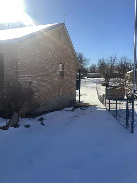 Exterior - 1012 E Irvine St, Richmond, KY 40475 photo 2 of 2
