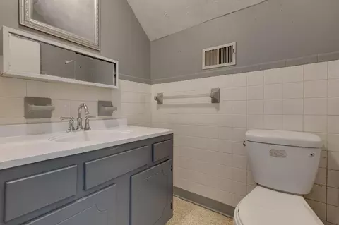 Bath - 770 Pompeii Rd, Clay City, KY 40312 photo 1 of 2