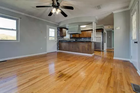 Living - 770 Pompeii Rd, Clay City, KY 40312 photo 4 of 6