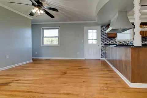Living - 770 Pompeii Rd, Clay City, KY 40312 photo 5 of 6