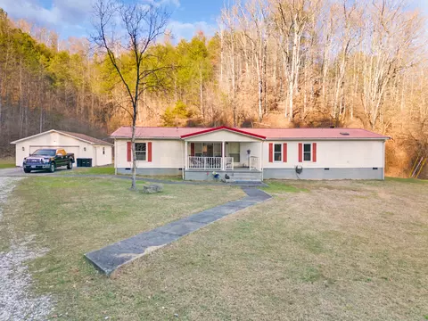 415 Vanhoose Dr, Paintsville, KY 41240