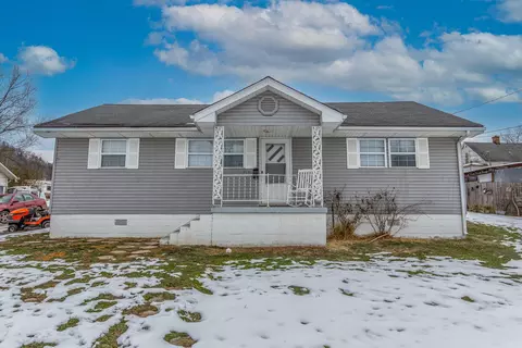 713 Broadway St, Irvine, KY 40336