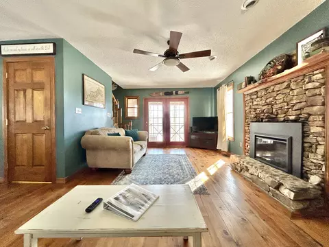 Living - 79 Tranquility Pl, Burnside, KY 42519 photo 8 of 13
