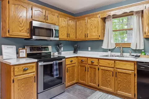 Kitchen - 79 Tranquility Pl, Burnside, KY 42519 photo 3 of 5