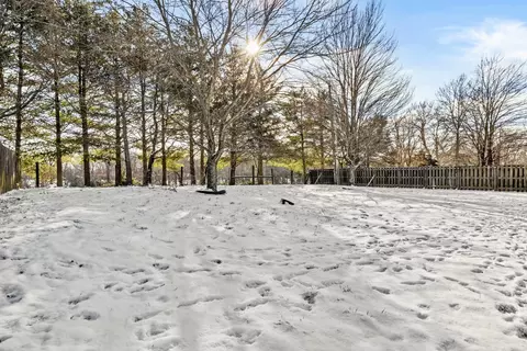 Exterior - 2046 Jd Circle Cir, Berea, KY 40403 photo 5 of 6