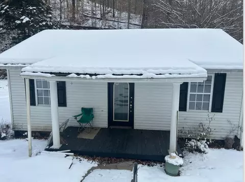 51 Akers Hollow Rd, Van Lear, KY 41265