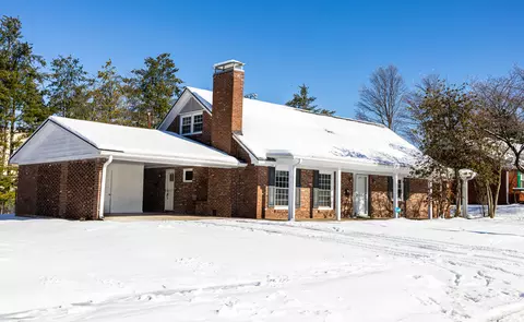 537 Hollyhill Dr, Lexington, KY 40503