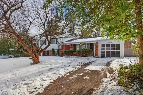 140 Vanderbilt Dr, Lexington, KY 40517