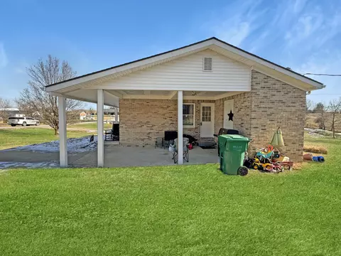 Exterior - 614 E Third St, Perryville, KY 40468 photo 4 of 6