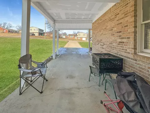 Exterior - 614 E Third St, Perryville, KY 40468 photo 6 of 6