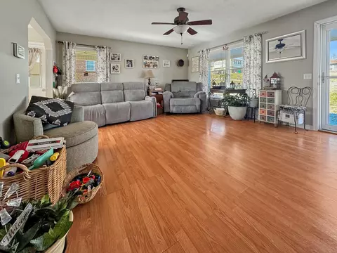 Living - 614 E Third St, Perryville, KY 40468 photo 1 of 3