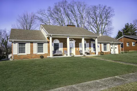 103 Woodford Village Dr, Versailles, KY 40383
