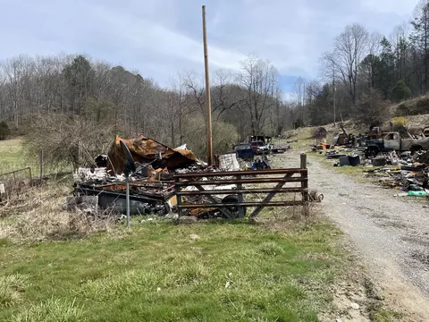 17302 S Highway 421, Cranks, KY 40820