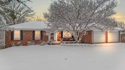 28 Edgewood Dr, Winchester, KY 40391