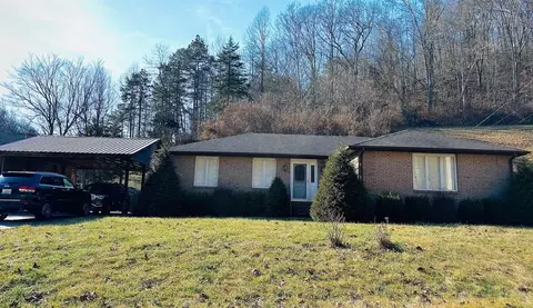 55 Verne Horne Dr, Staffordsville, KY 41256