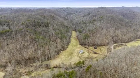 1657 Cave Branch Rd, Campton, KY 41301