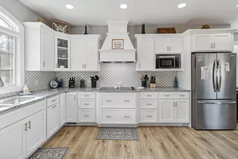 Kitchen - 2576 Roberts Bend Rd, Burnside, KY 42519 photo 5 of 6