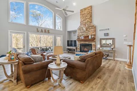 Living - 2576 Roberts Bend Rd, Burnside, KY 42519 photo 5 of 5