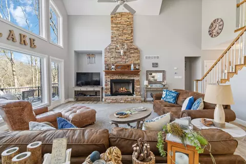 Living - 2576 Roberts Bend Rd, Burnside, KY 42519 photo 4 of 5