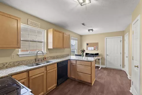 Kitchen - 138 Rodeo Dr, Georgetown, KY 40324 photo 2 of 3