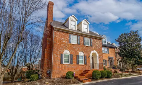 275 Patchen Dr, Lexington, KY 40517