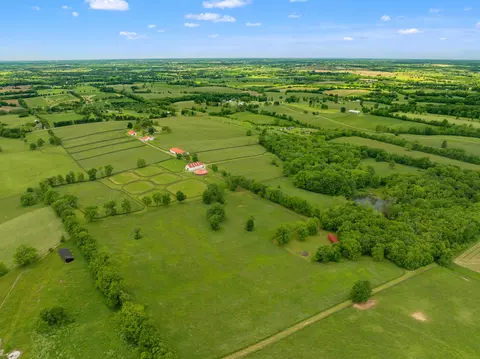 477 Harrods Creek Rd, Paris, KY 40361