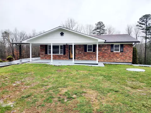 1492 E Williamsburg St, Whitley City, KY 42653