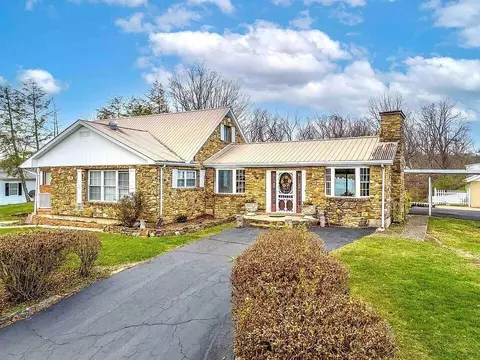 515 Armory Dr, Olive Hill, KY 41164