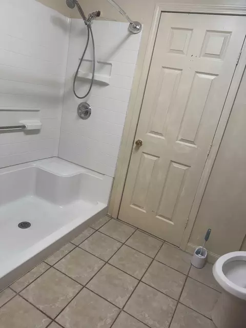 Bath - 2262 Blacklog Rd, Inez, KY 41224 photo 1 of 1