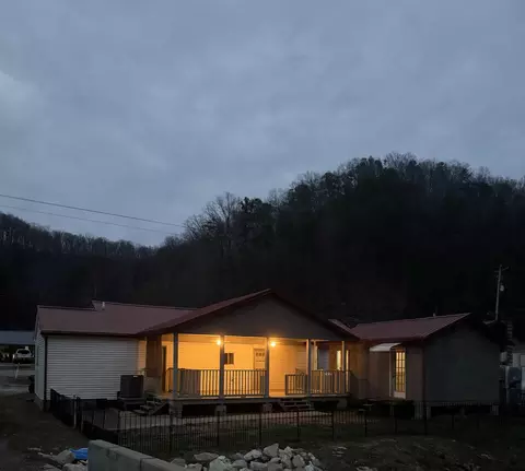 Exterior - 2262 Blacklog Rd, Inez, KY 41224 photo 5 of 5