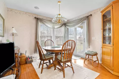 Dining - 100 Brandon Dr, Corbin, KY 40701 photo 3 of 4