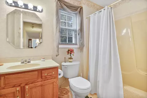 Bath - 100 Brandon Dr, Corbin, KY 40701 photo 5 of 5
