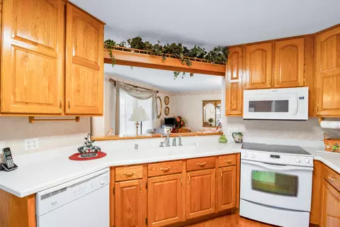 Kitchen - 100 Brandon Dr, Corbin, KY 40701 photo 3 of 4